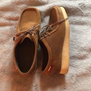 Woman’s Clark Wallabies Size 8.5